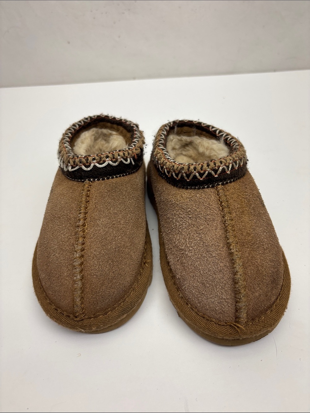 Cozy slippers for baby size 7, box 73